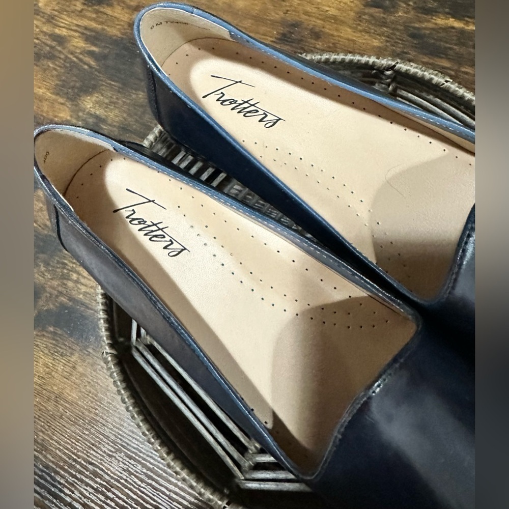 Trotters Liz Lux Navy Leather Flat Loafer Size 6 - Picture 7 of 7